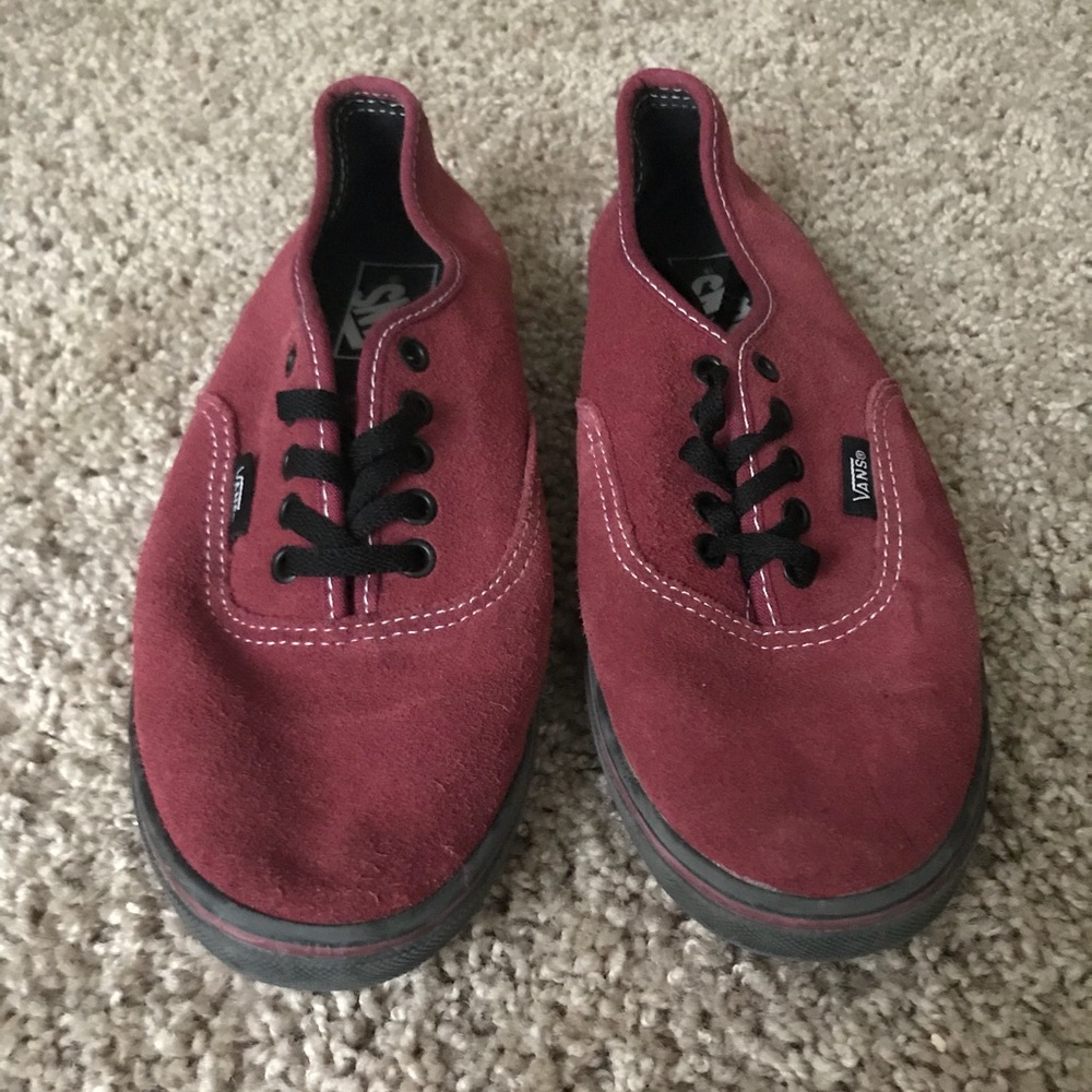 Burgundy / black low pro suede vans